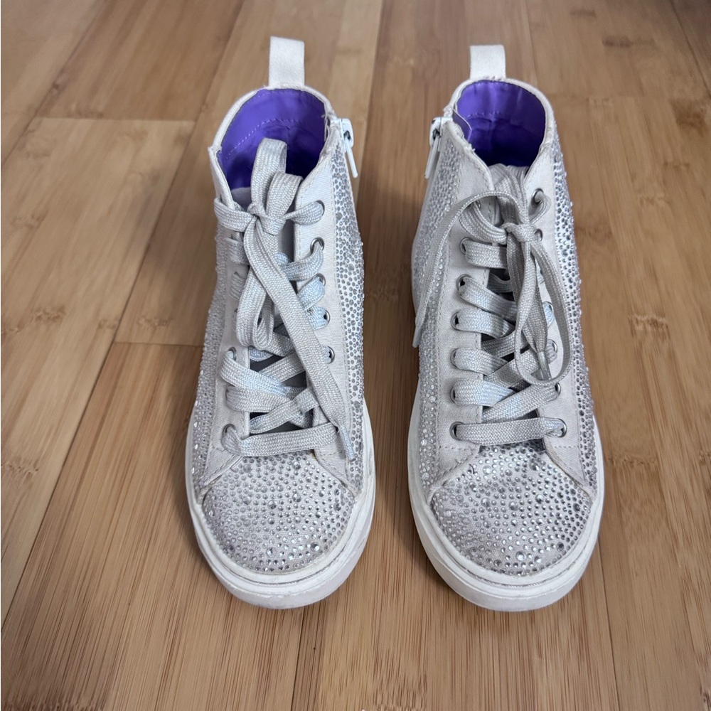 Steve Madden Kids Sneakers white with rhinestones and Purple Lining